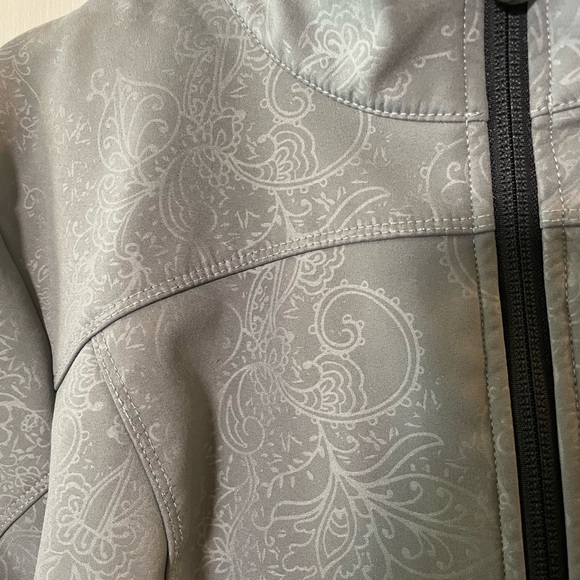 Eddie Bauer Damask Patterned Soft Shell Jacket - Picture 3 of 4